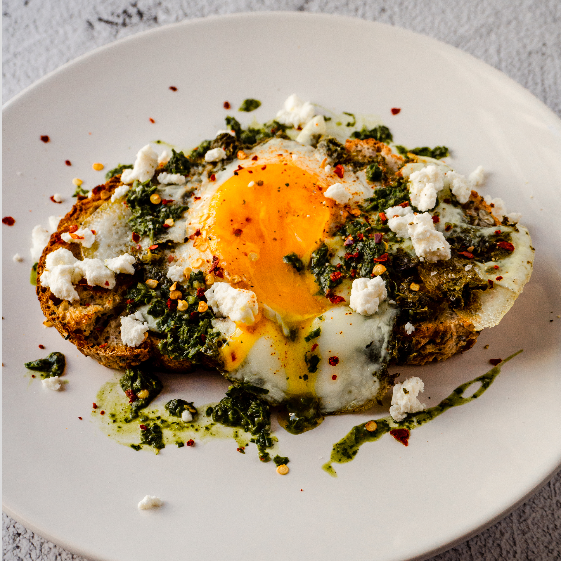 Αυτό το πιάτο θα αλλάξει τη ζωή σου. Αβγά τηγανισμένα σε μυρωδάτη, λεμονάτη σάλτσα μυρωδικών. Έτοιμο σε 15 λεπτά.