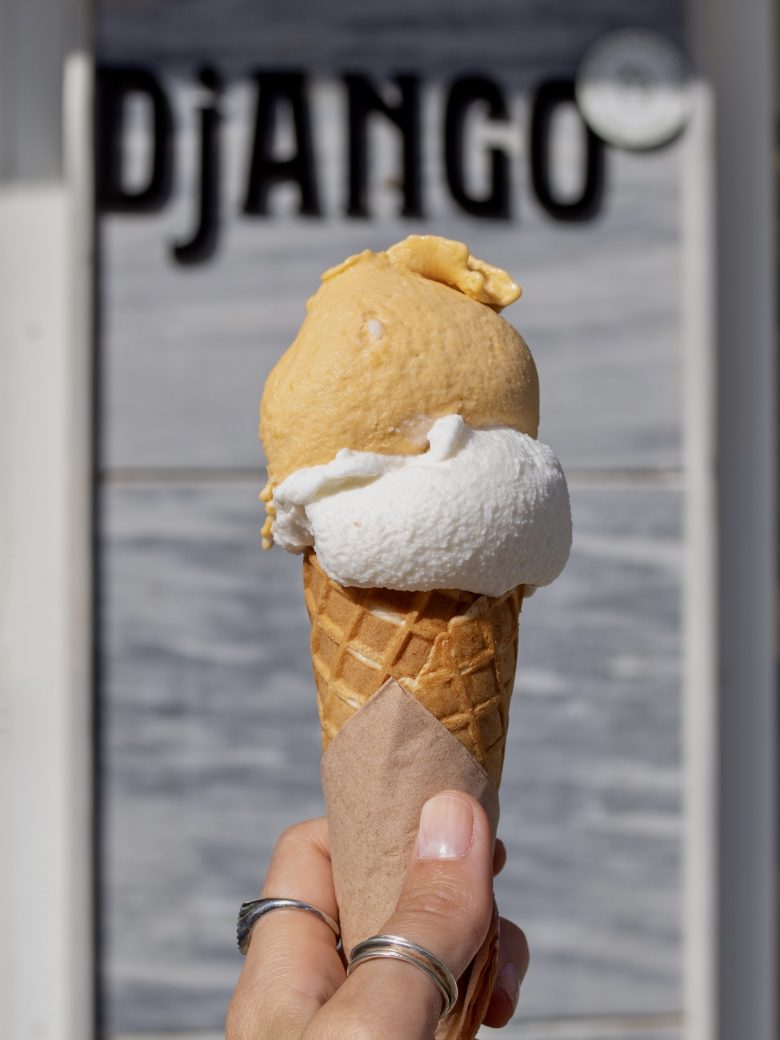 Από την ανοιχτή κουζίνα του Django Gelato που δεν έχει τίποτα να κρύψει, βγαίνουν οι πιο φυσικές και ανατρεπτικές γεύσεις παγωτού